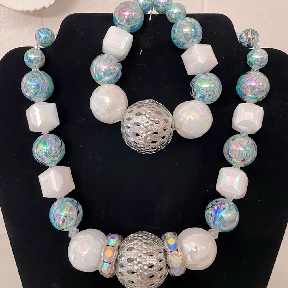 Beaded Necklace & bracelet set